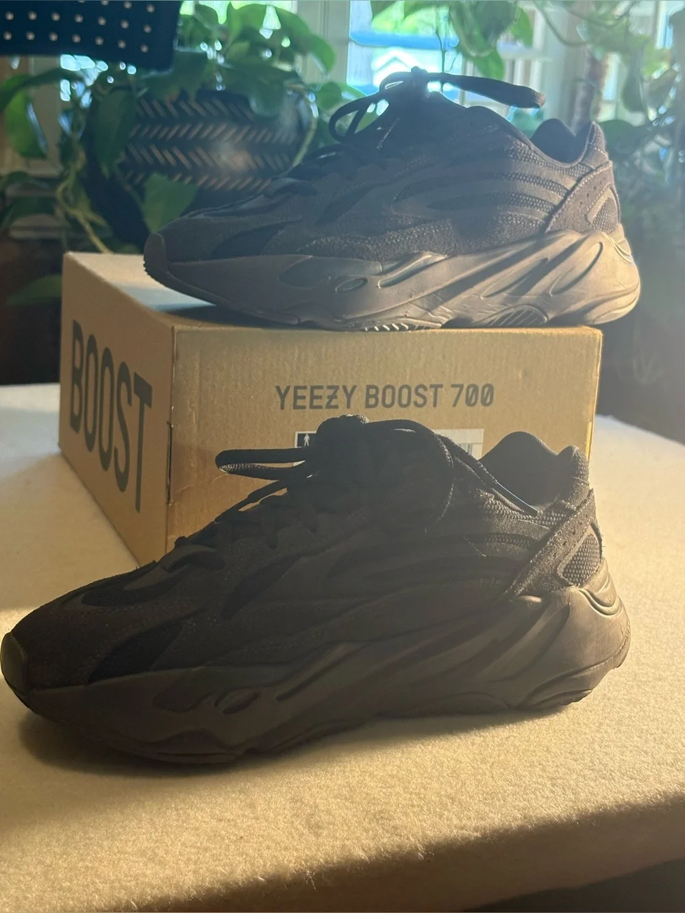 adidas Yeezy Boost 700 V2 Men's Sneakers - Black size 7.5